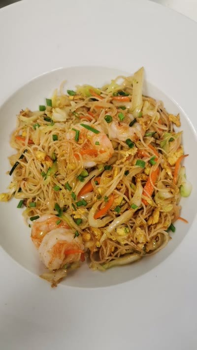 Spaghetti di Riso Saltati con Verdure